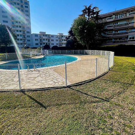 Appartement Bord De Mer Avec Piscine Saint-Laurent-du-Var Exterior photo