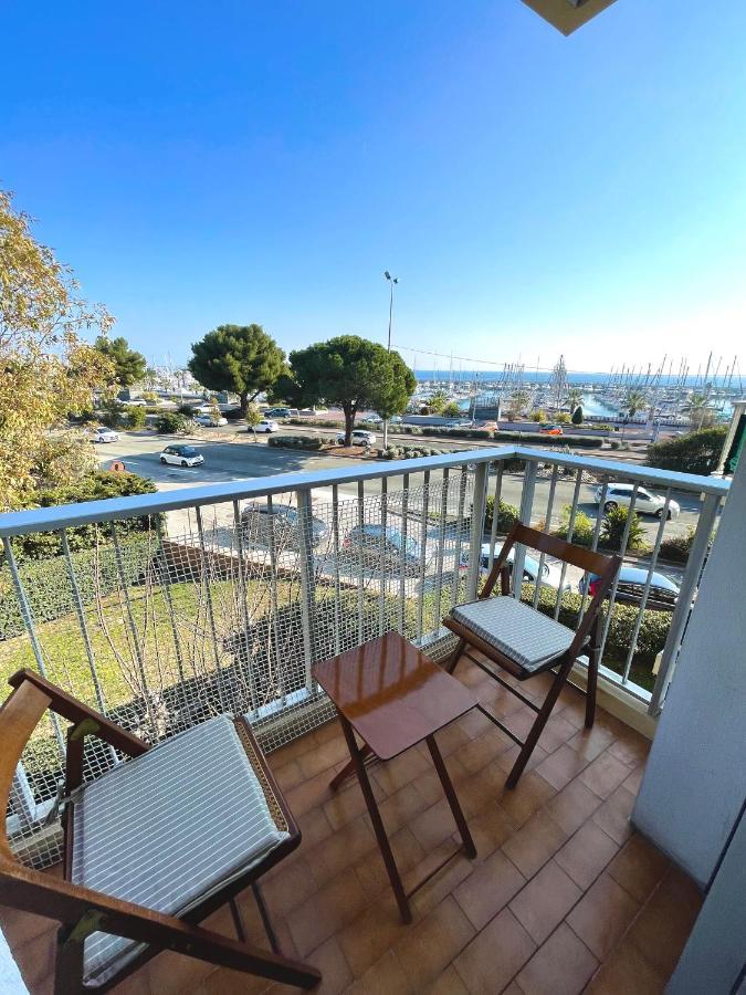 Appartement Bord De Mer Avec Piscine Saint-Laurent-du-Var Exterior photo